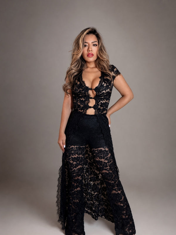 Tuta Luxury in Pizzo Nero Trasparente – Eleganza Editoriale Glamour