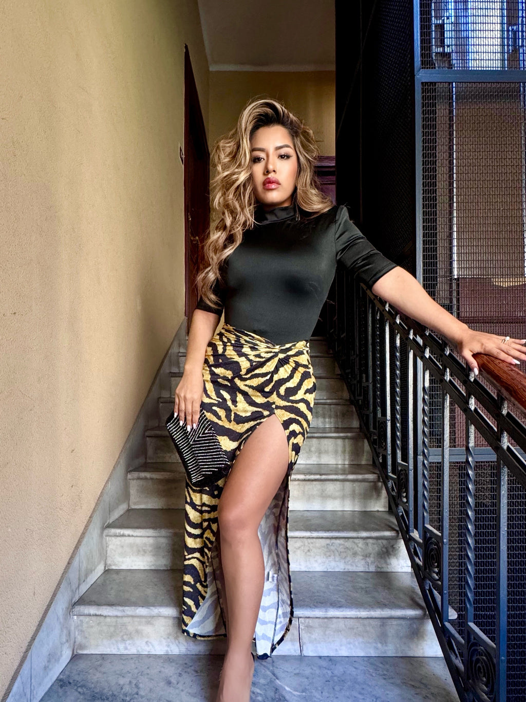 Body Donna Nero a Collo Alto con Manica Corta Elegante