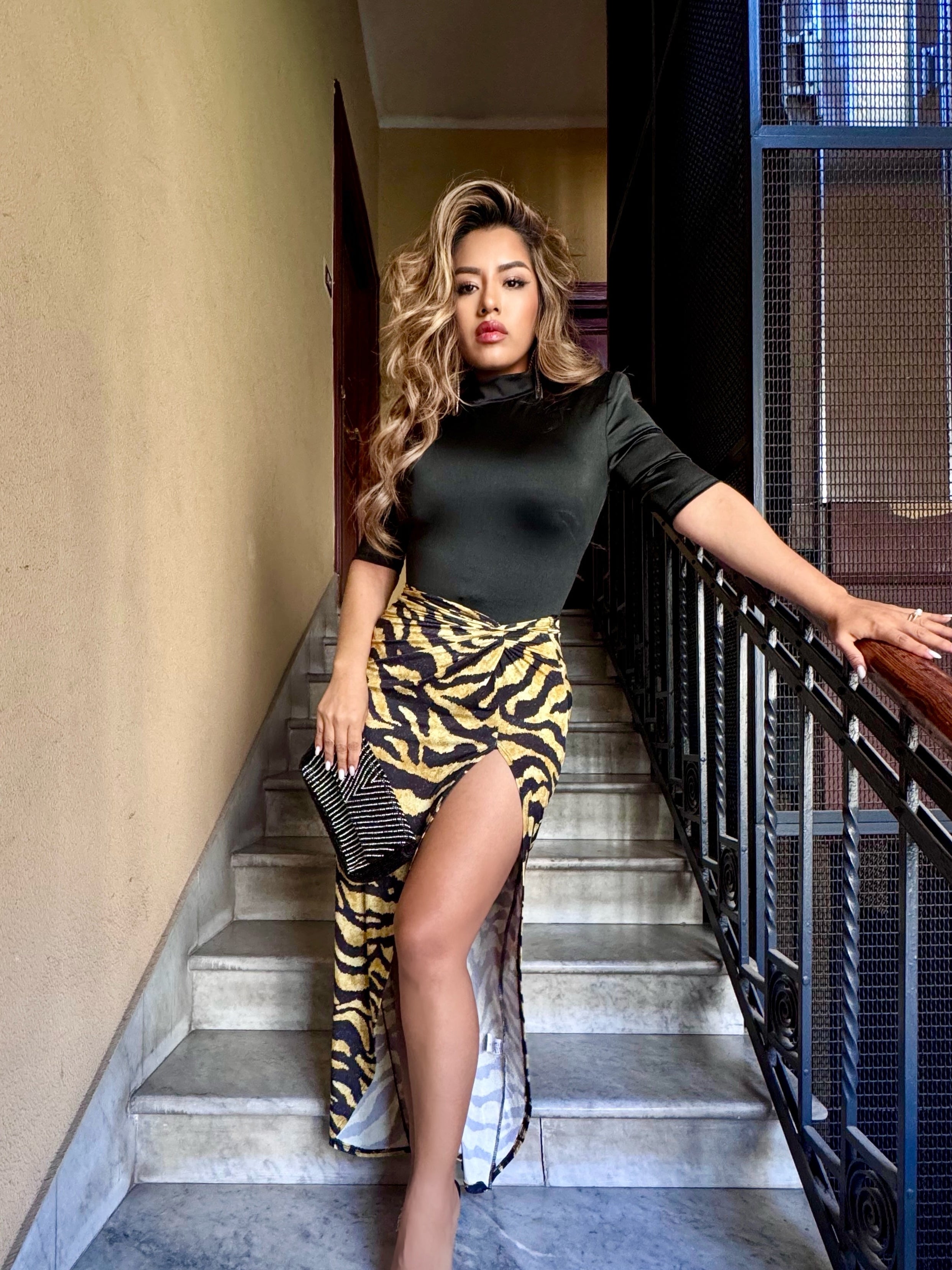 Body Donna Nero a Collo Alto con Manica Corta Elegante