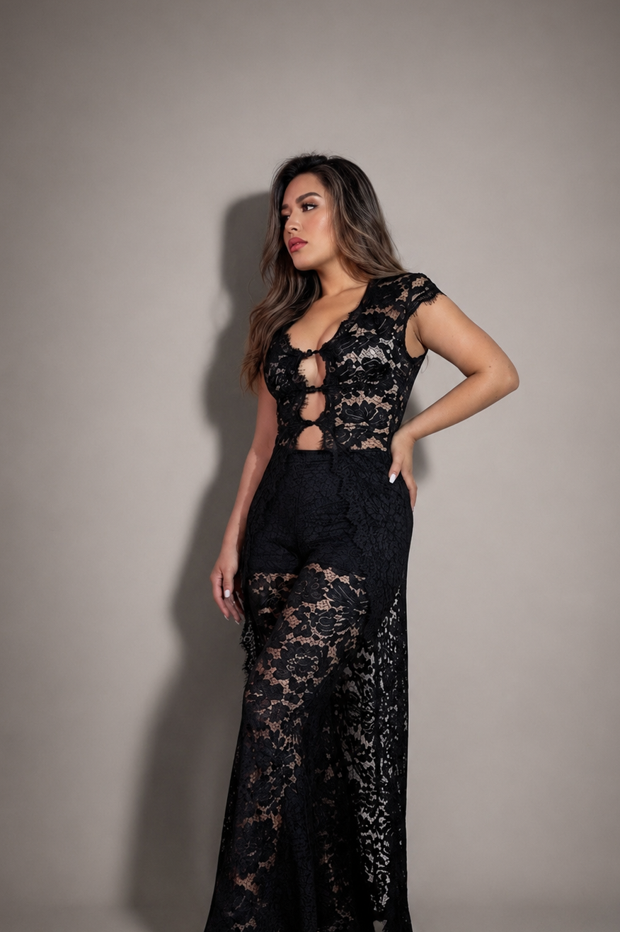 Tuta Luxury in Pizzo Nero Trasparente – Eleganza Editoriale Glamour