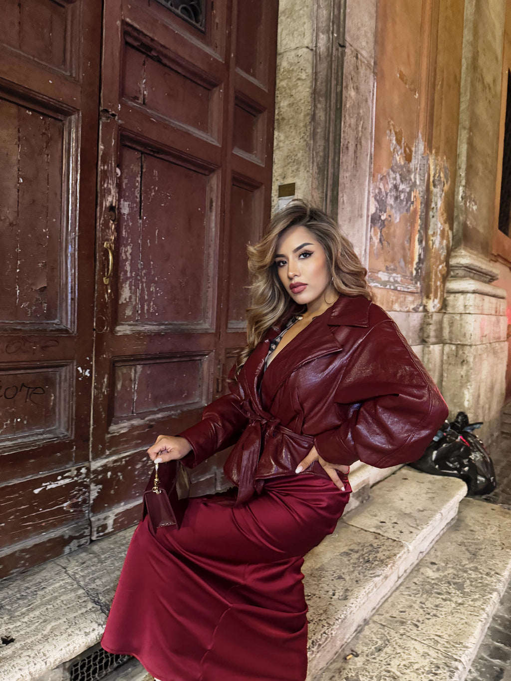 Giacca in Ecopelle Bordeaux Donna – Maniche Voluminose & Cintura in Vi