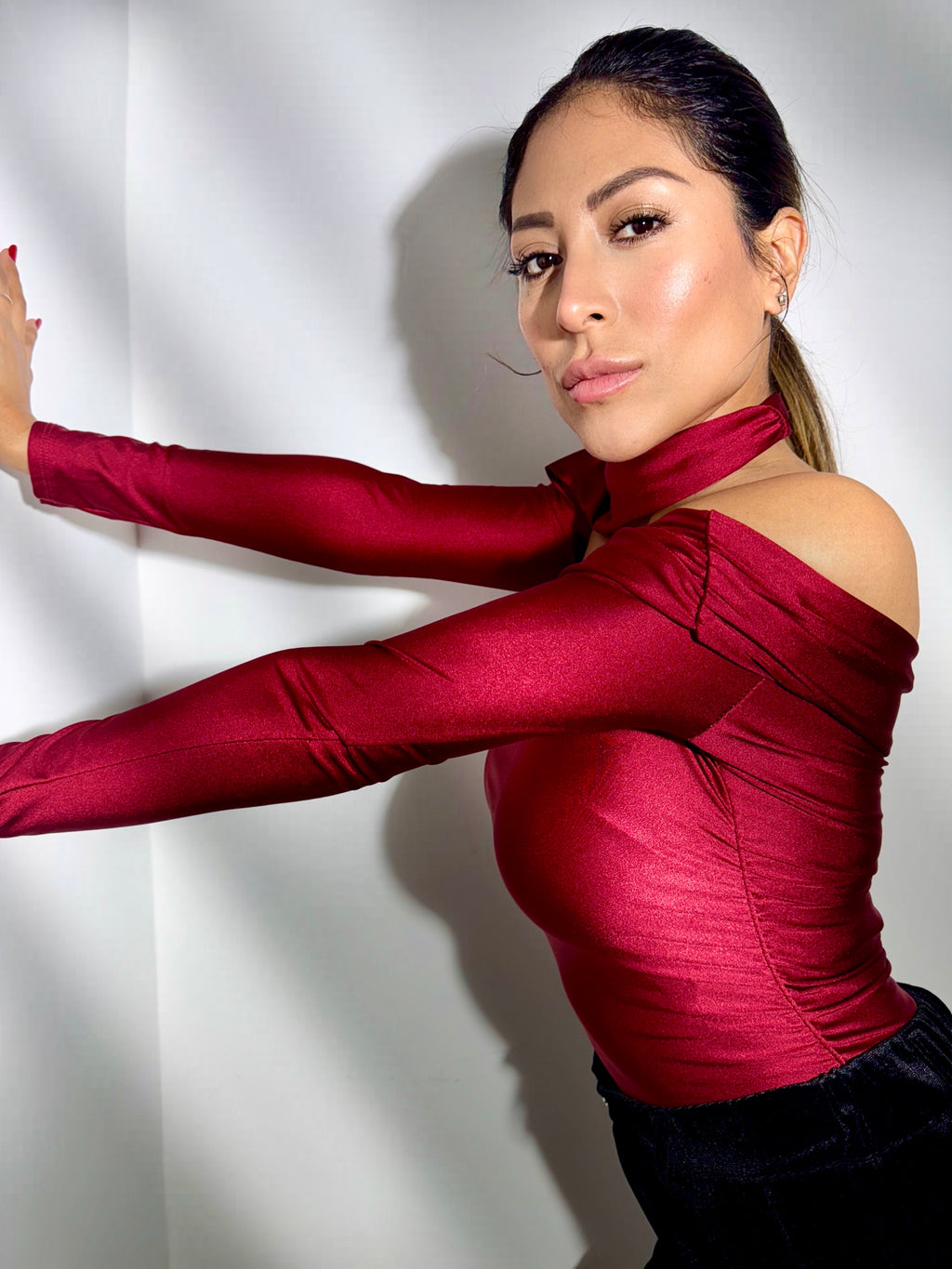 Body in lycra con scollo asimmetrico