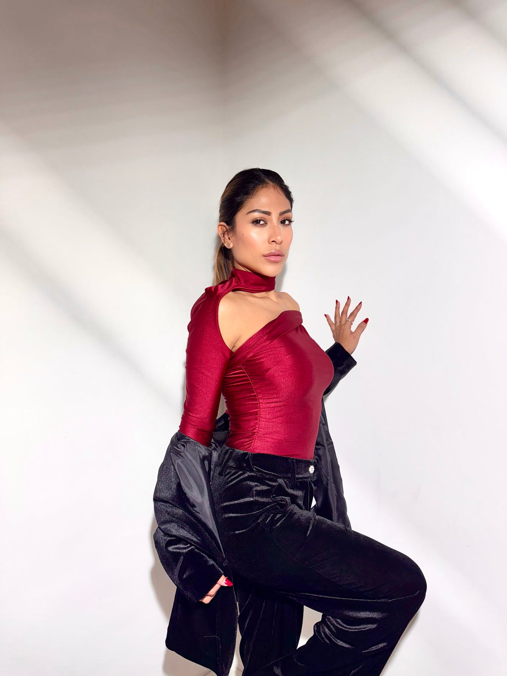 Body in lycra con scollo asimmetrico