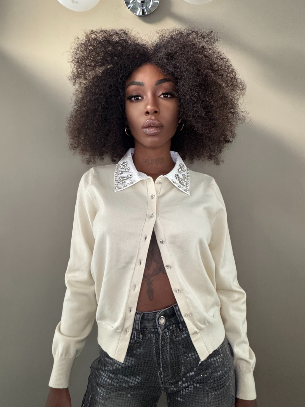 Cardigan con colletto con pietre