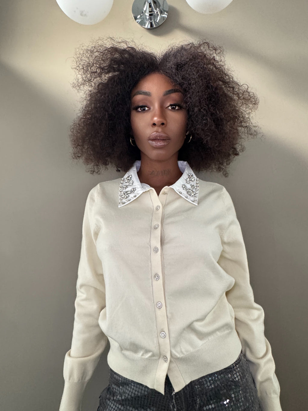 Cardigan con colletto con pietre