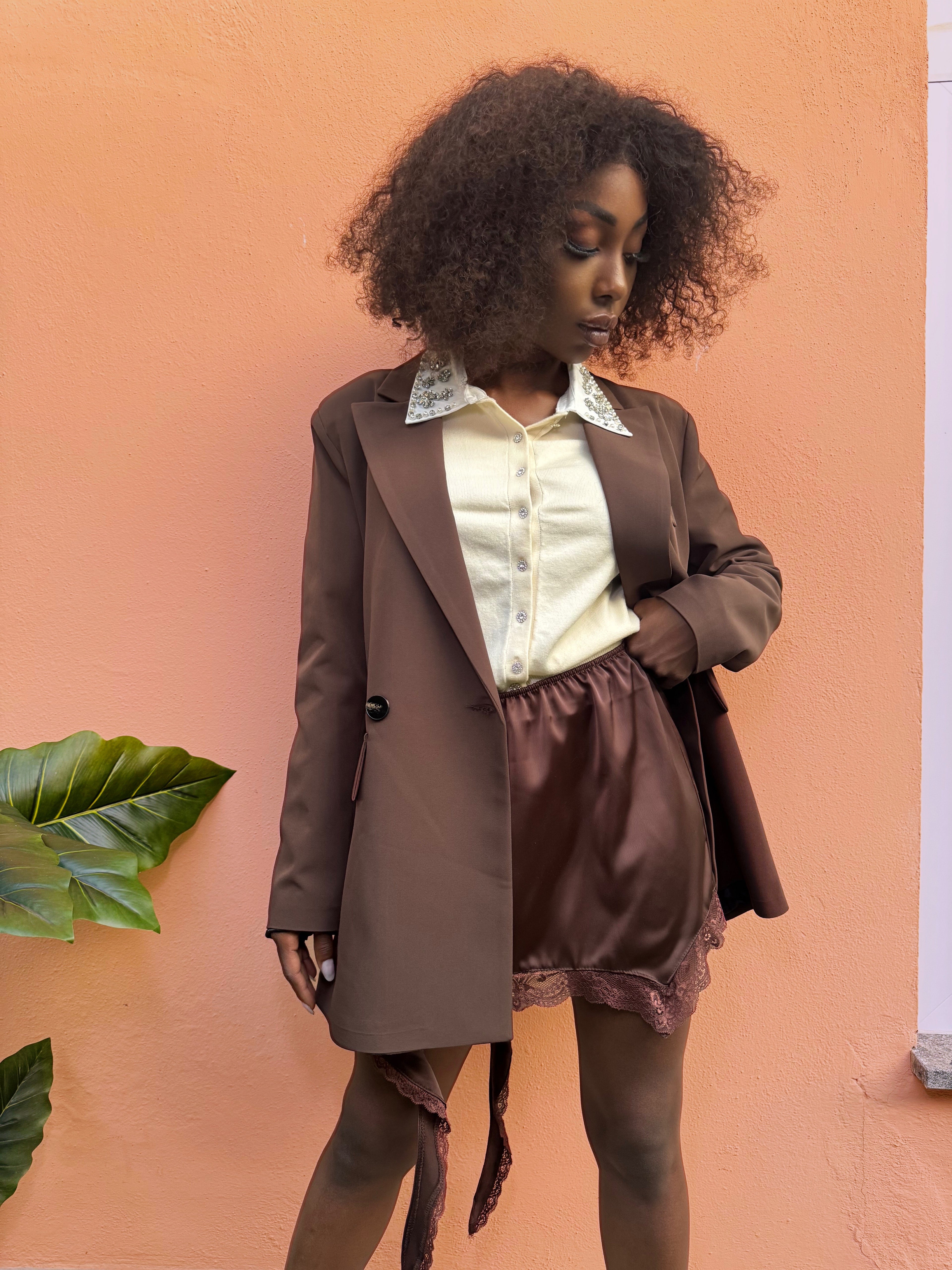 Gonna con in raso con dettaglio bordo pizzo