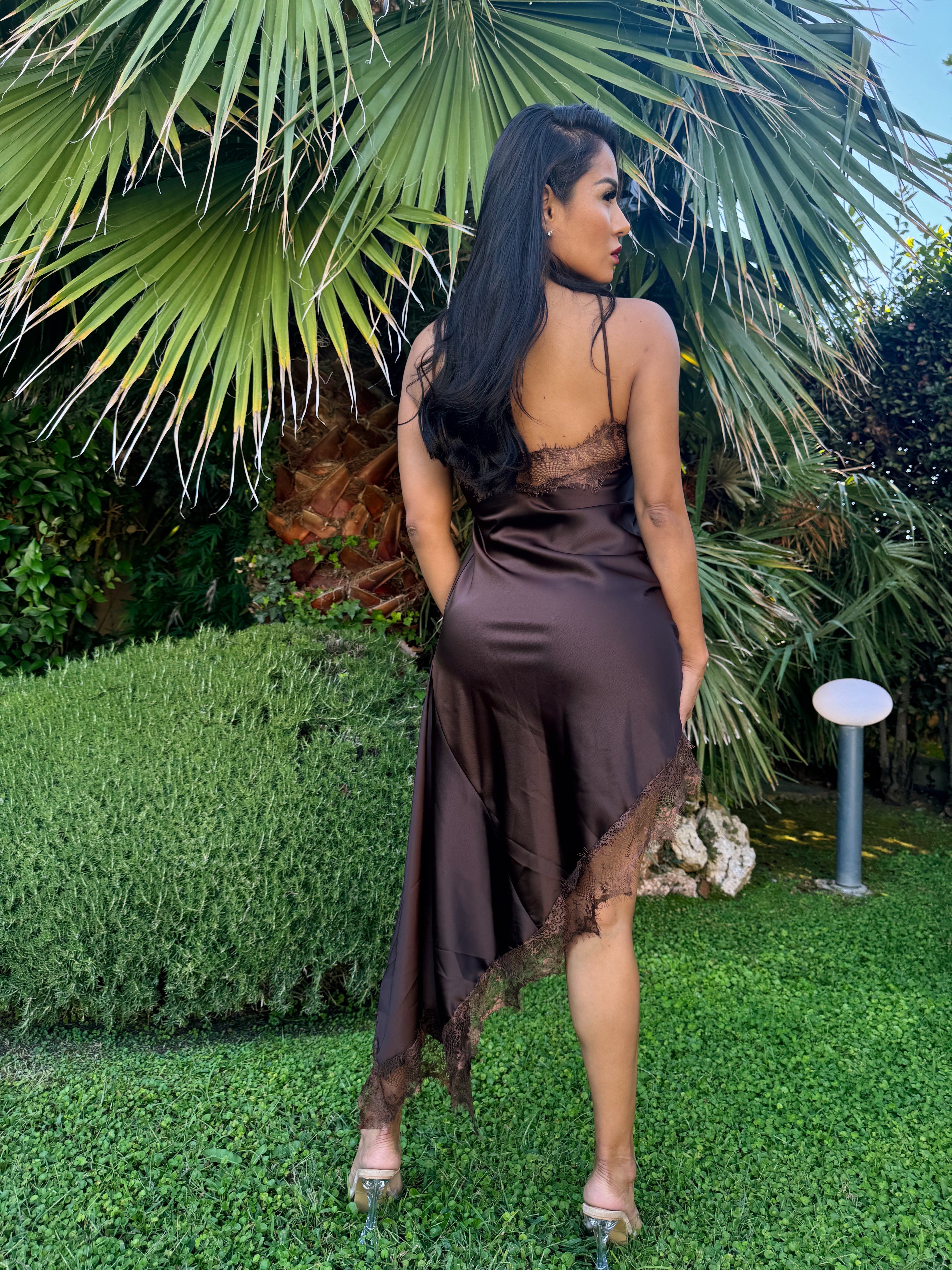 Vestito satinato in pizzo