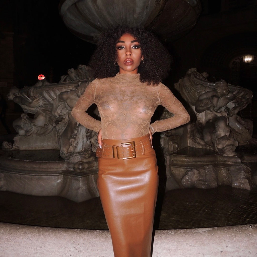 Gonna lunga aderente con spacco, cinturone in vita